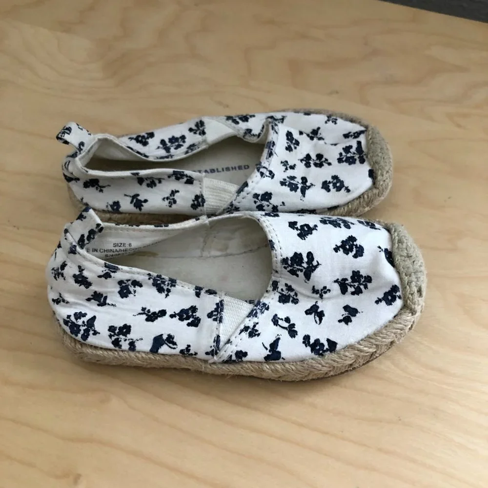 Baby Gap Slip On Espadrille Flats Toddler size 6T White & Black Floral